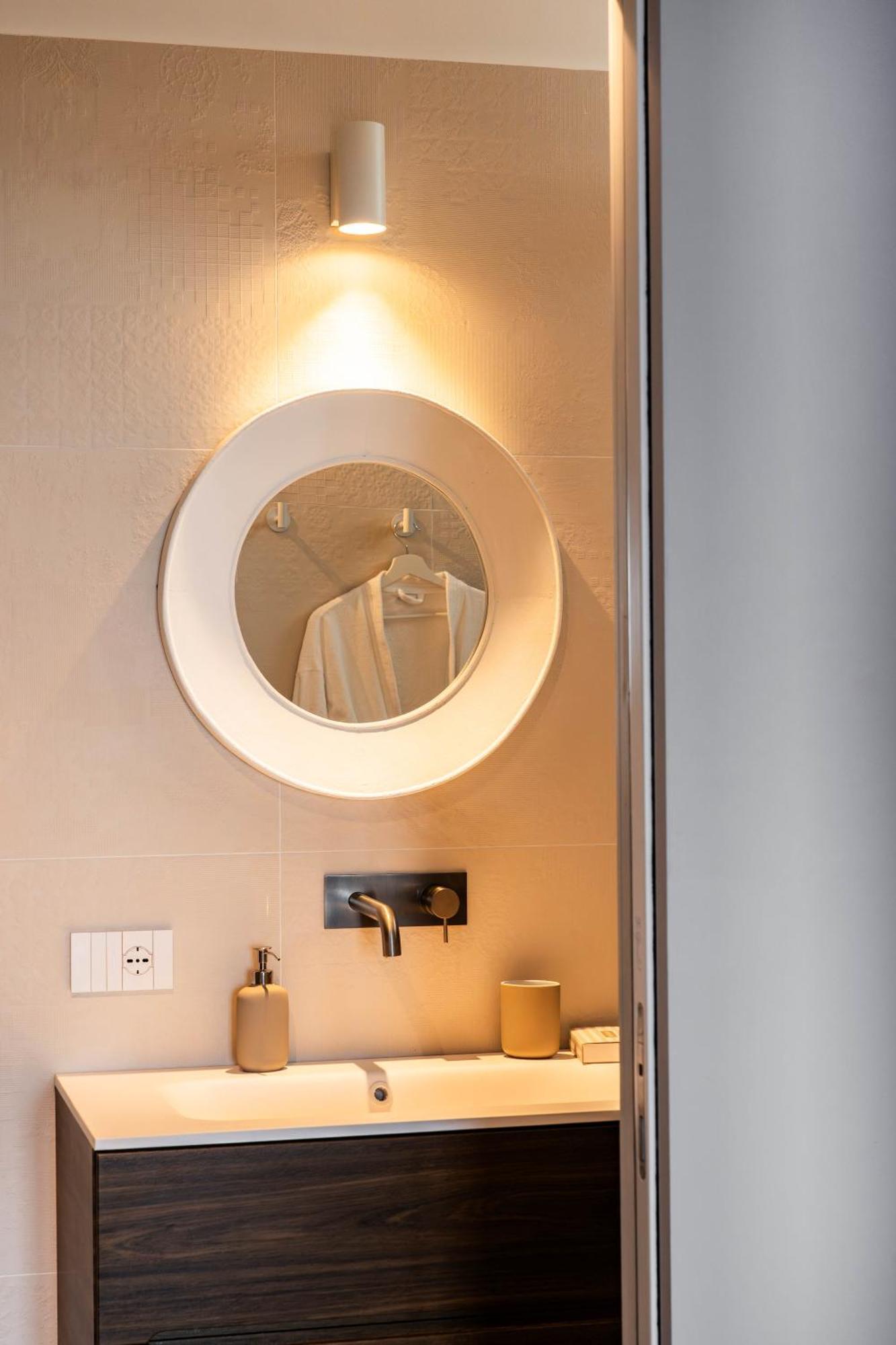 Palazzo Verdi Luxury Accomodation Bari Bagian luar foto