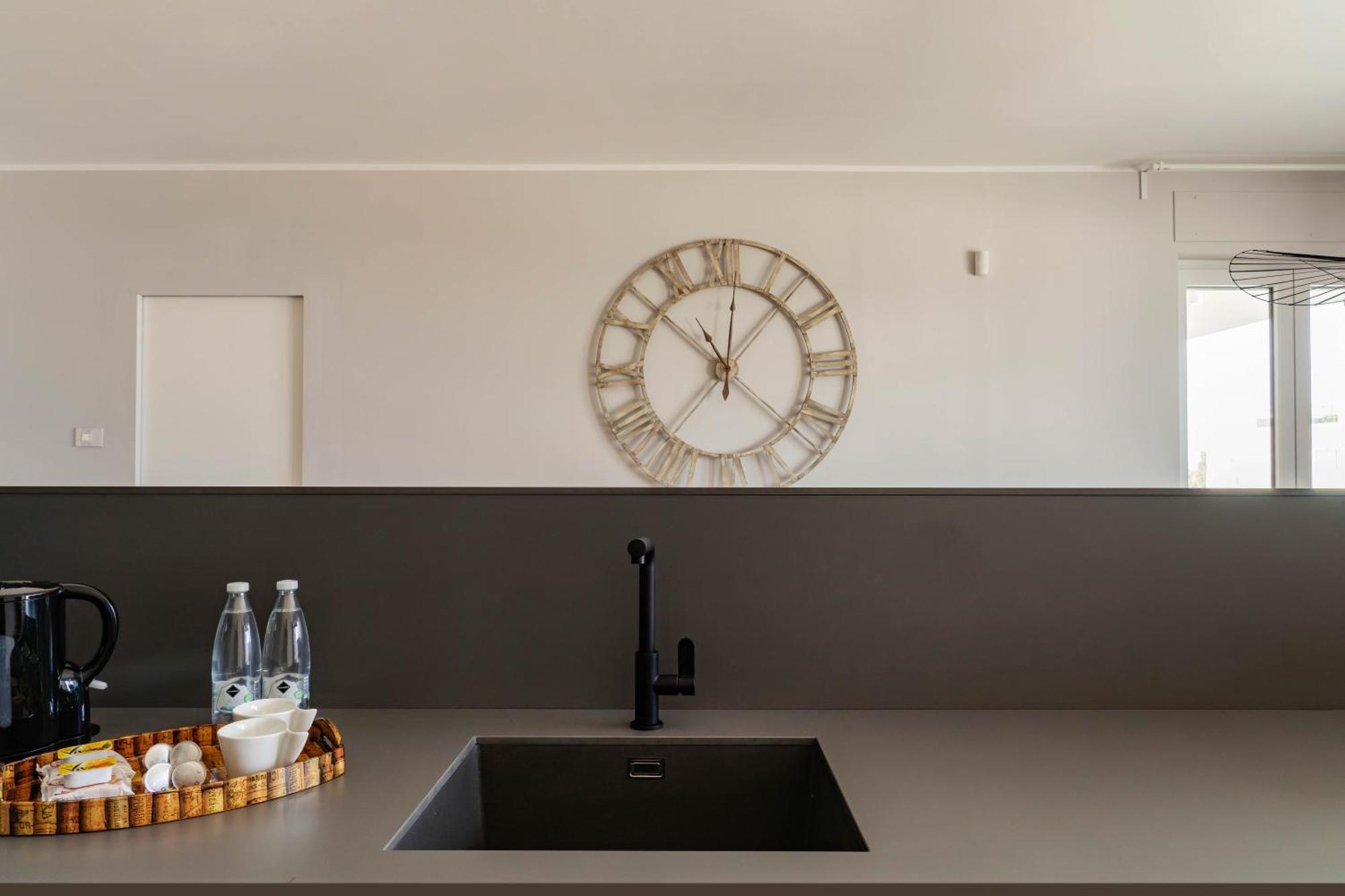 Palazzo Verdi Luxury Accomodation Bari Bagian luar foto